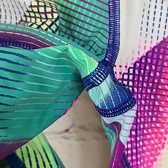 Victoria's Secret Crop Legging Digi Cube Rainbow Cropped High Rise Knockout VSX - Picture 6 of 10